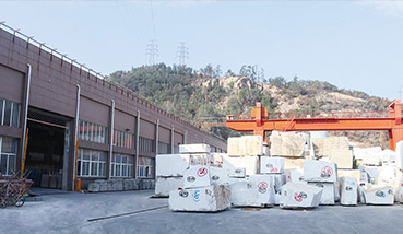 嘉巖石材三廠正式建成并全面投產(chǎn)，引領(lǐng)嘉巖產(chǎn)能強(qiáng)勢(shì)增長(zhǎng)，每日上新量由1,800㎡提升至2,800㎡。